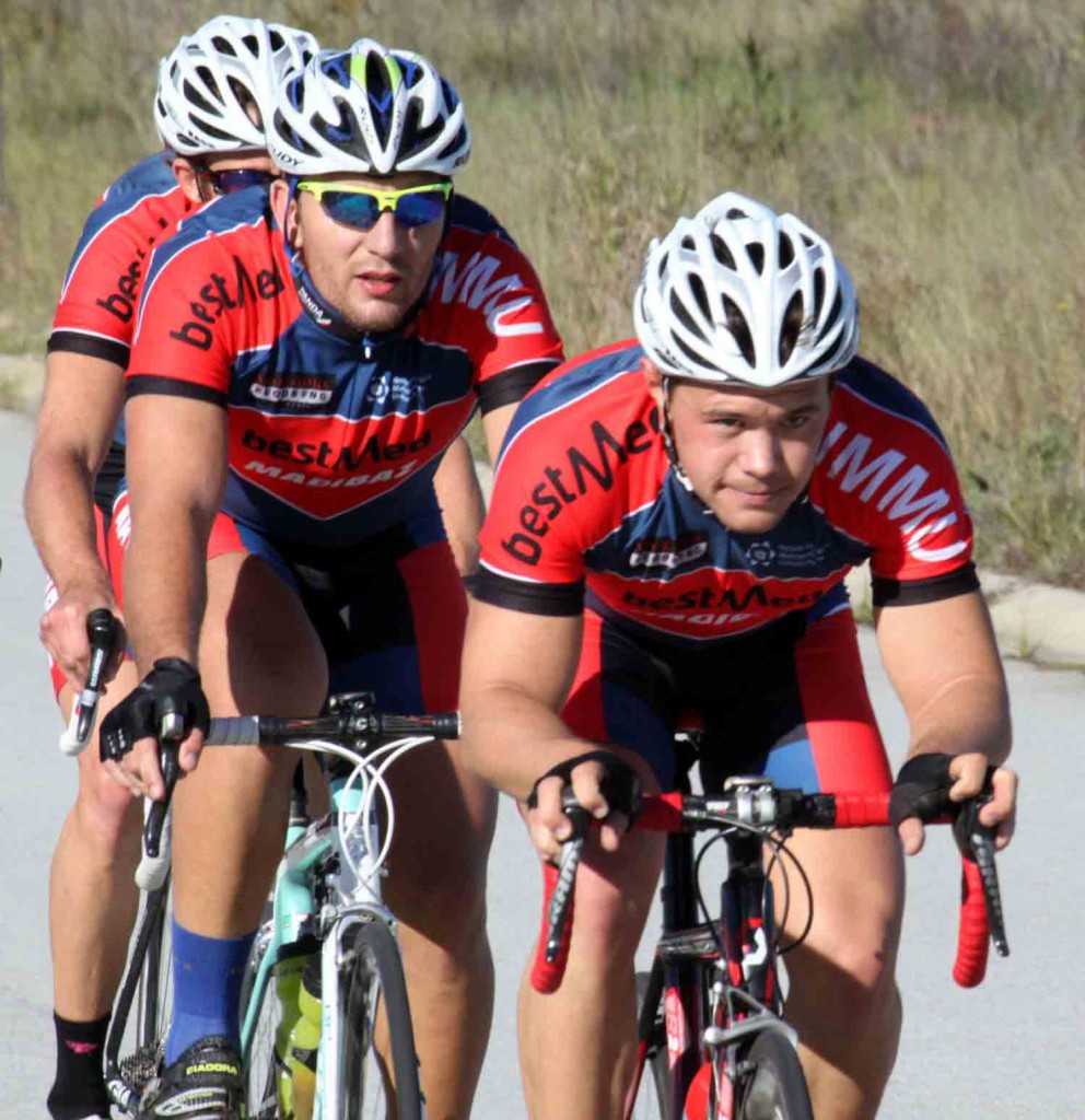 The Bestmed-Shukuma Madibaz are hoping to defend their overall title in the team category in the University Sport South Africa (USSA) cycling championships in Stellenbosch next week. Pictured here at last year’s event are Gerrit Nel (third from right) and Henno Cronjé (second from left). Photo: Henk Prinsloo
