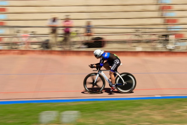 Charlene du Preez (Team Clover) seen here during the 2016 South African National Omnium Championships at the Westbourne Oval in Port Elizabeth. Photo: Mylene Paynter