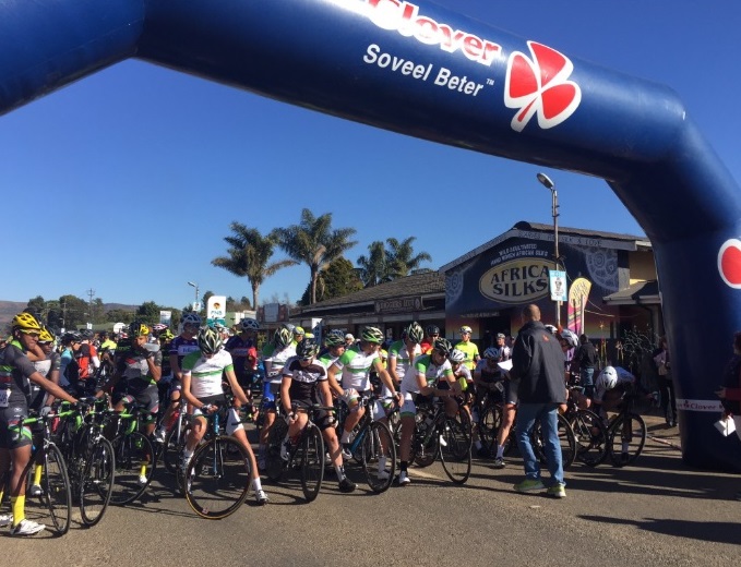 The elite group at the start of the 2016 Clover Tour in Mpumalanga today. Photo: twitter.com/RoadCoverCT