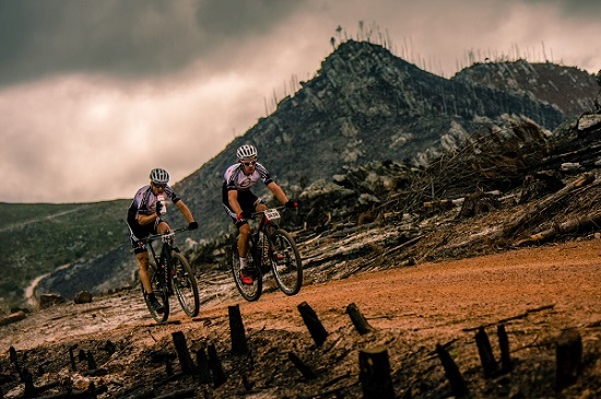 Christoph Sauser (left) and Sam Gaze (Investec-Songo-Specialized) in action on day one of Wines2Whales Race today. Photo: Tobias Ginsberg