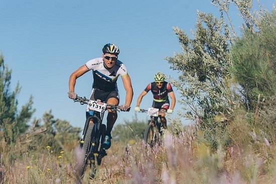 Simon Stibjan (Team Bulls) is followed closely by Konny Looser (BIXS) as they navigate the Wellington single-track at the TrailSeeker race on Saturday. Photo: www.zcmc.co.za