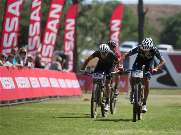 Likely favourite Nico Bell (right) and Waylon Woolcock in a sprint finish at the 2015 TrailSeeker Diamond Rush. Photo: www.zcmc.co.za