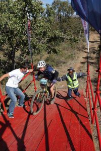 A participant gets some help at the Waterberg MTB Encounter