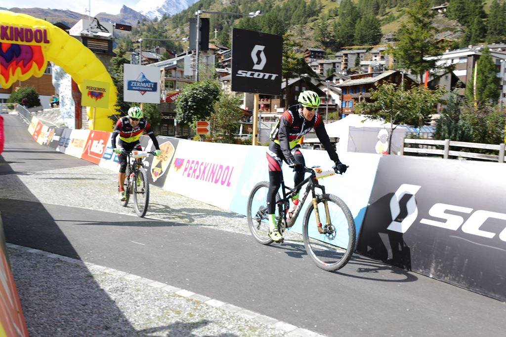 Konny Looser and Oliver Zurbrügg in action