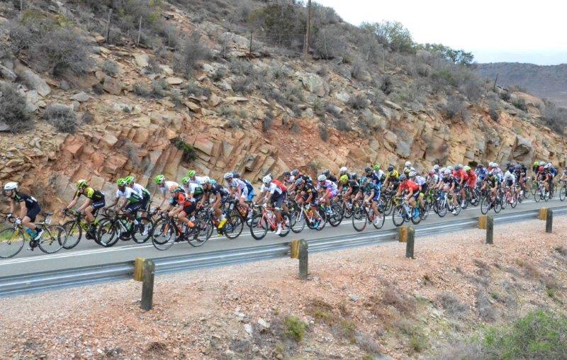 An image of the elite men's road race at the 2018 SA National Road Championships.