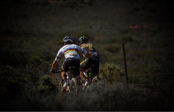 Nino Schurter pictured helping teammate Matthias Stirnemann during stage one of the Cape Epic yesterday. Photo: Gustav Klotz
