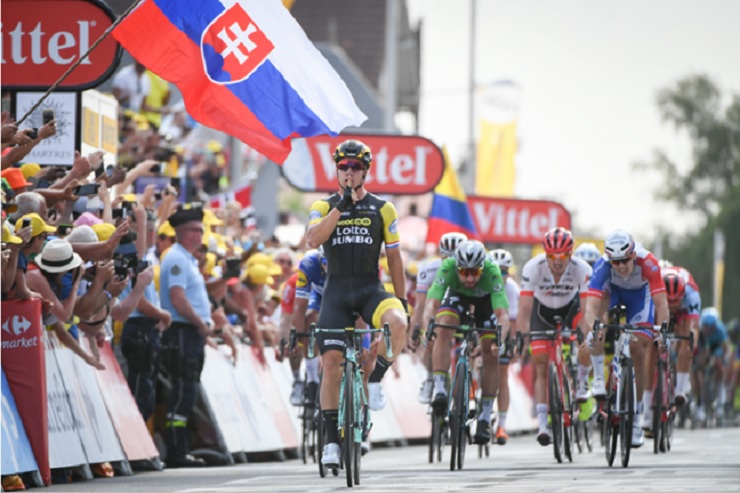 A well-timed attack late in the final sprint enabled Dylan Groenewegen to take the spoils on the 231km seventh stage of the Tour de France in Chartres today. Photo: ASO/Pauline Ballet