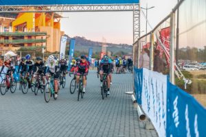 Elite women riders setting off for the Jock Classic. Photo: Memories 4 U Photography