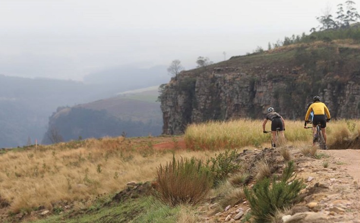 Tyronne White and Frances Janse van Rensburg won the respective men's and women's 45km feature race of the Tour de Krantz on Saturday. Photo: ROAG