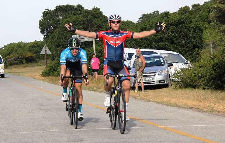 Bradley Gouveris (front) beating Marco Joubert to the line in the Festival of Cycling road race today. Photo: East Cape Cycling