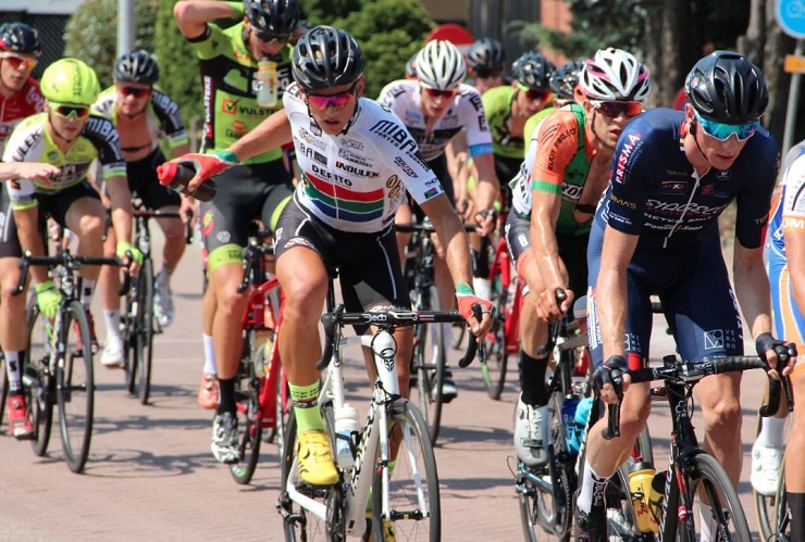 Jason Oosthuizen (centre) has enjoyed "standing out" in the crowd since putting on the national jersey after clinching the coveted title last year. Photo: Supplied