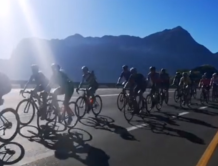 A bunch of riders moving over Helshoogte Pass in stage two of the Cape Rouleur. Photo: Facebook/HotChillee
