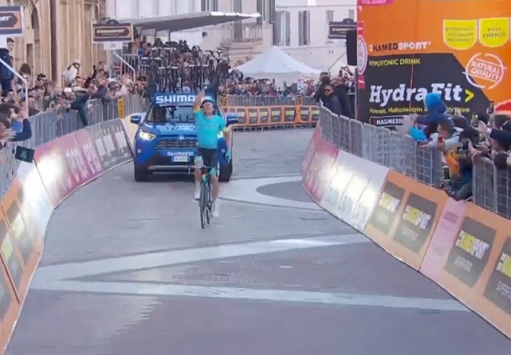Astana Pro's Jakob Fuglsang crossing the line to win stage five of the Tirreno-Adriatico today. Photo: Live stream