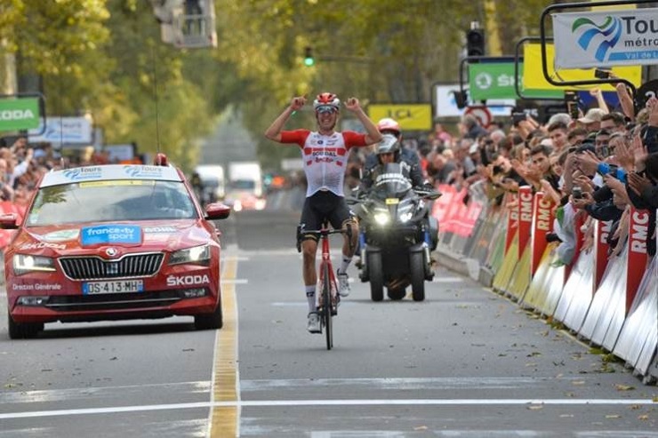 Jelle Wallays soloed to victory in the Paris-Tours race