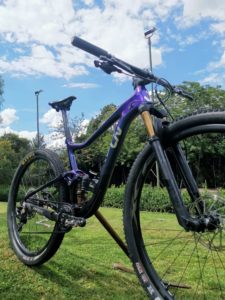 The Liv Pique 29er Advanced Pro 0 mountain bike from the front.